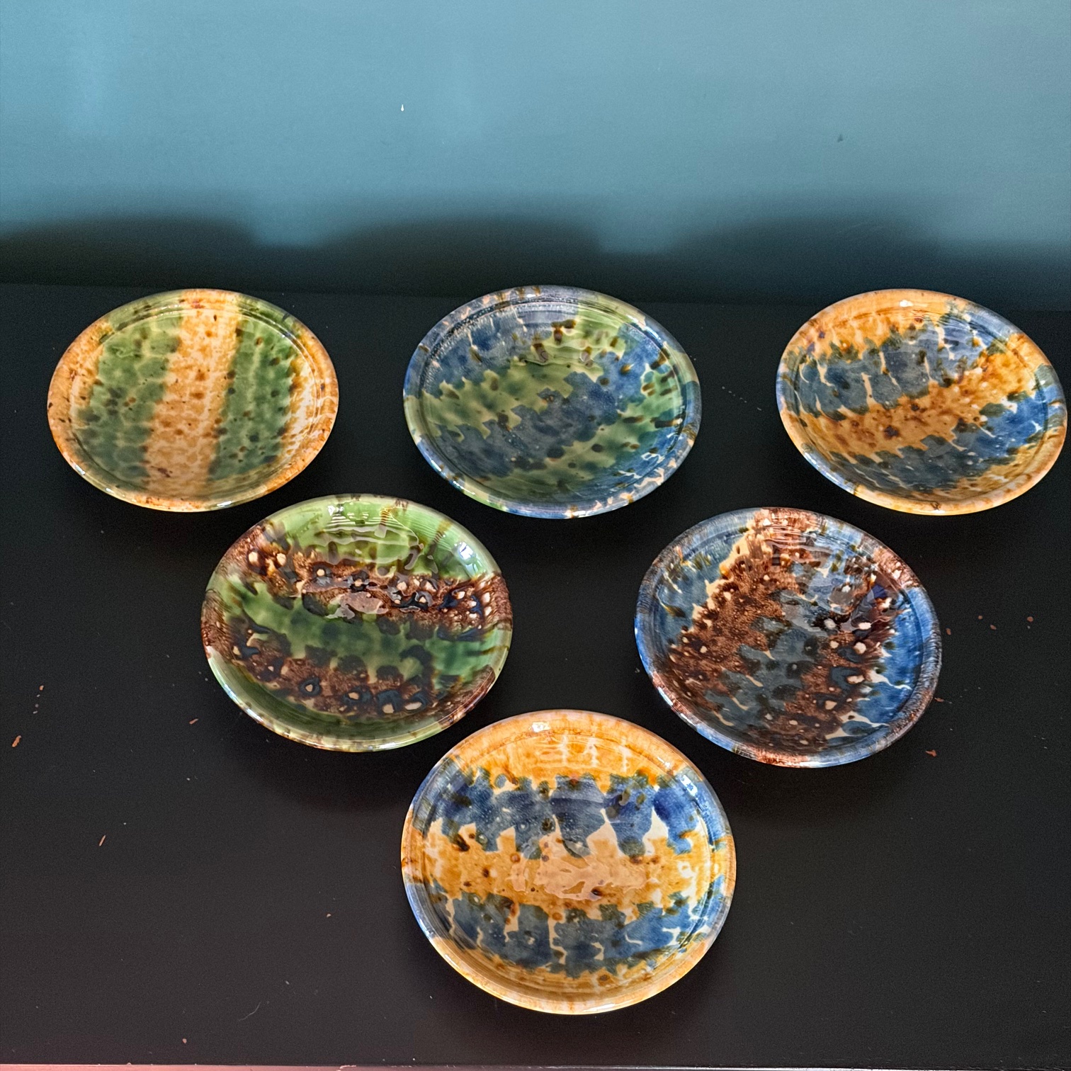 Petite assiette en terre vernissée